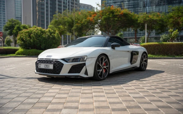 White Audi R8 Spyder, 2024