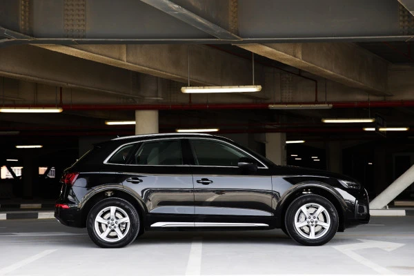  Black Audi Q5 45 TFSI quattro Photo 