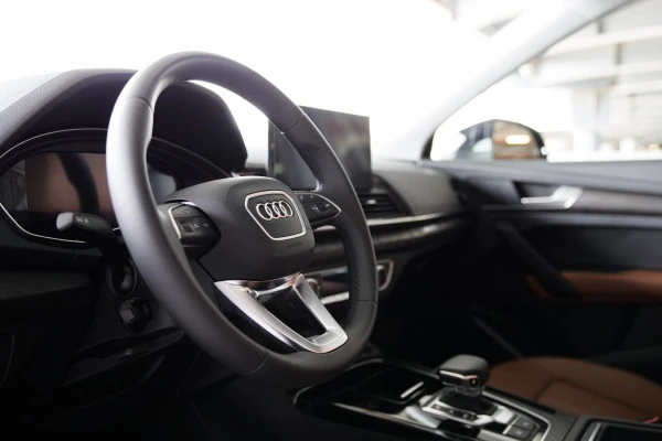  Black Audi Q5 45 TFSI quattro Photo 