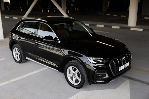  Black Audi Q5 45 TFSI quattro Photo 