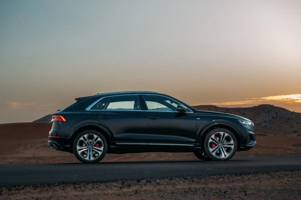  Black Audi Q8 Photo 