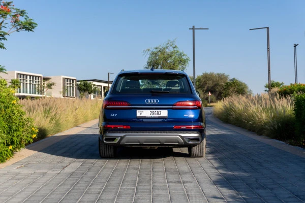  Blue Audi Q7 Photo 