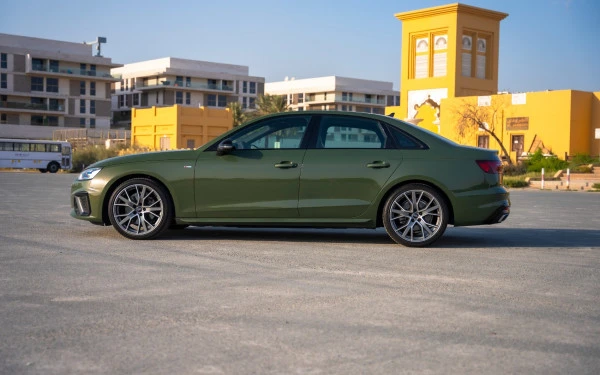  Green Audi A4 Photo 
