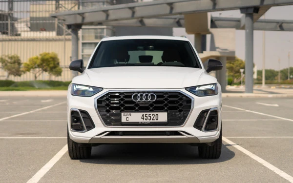  White Audi Q5 Photo 