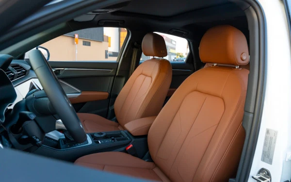  White Audi Q3 Sportback Photo 