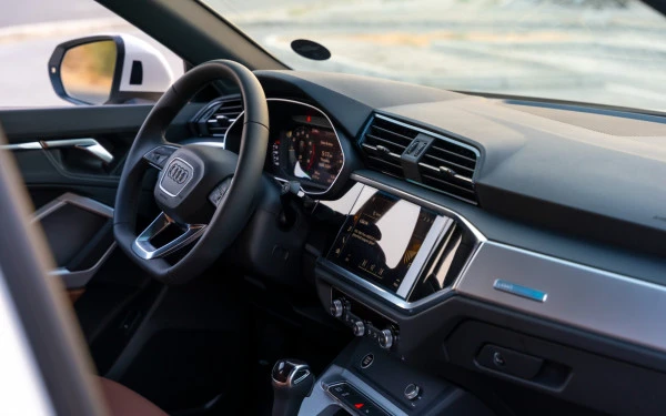  White Audi Q3 Sportback Photo 