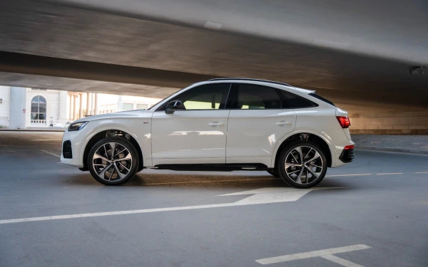  White Audi Q5 Sportback Photo 