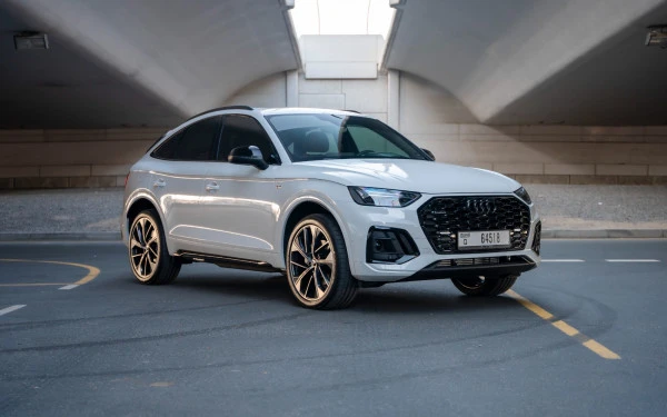  White Audi Q5 Sportback Photo 