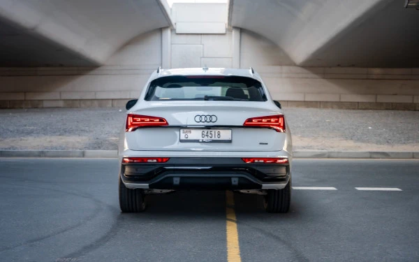  White Audi Q5 Sportback Photo 