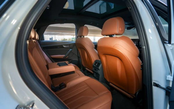  White Audi Q5 Sportback Photo 