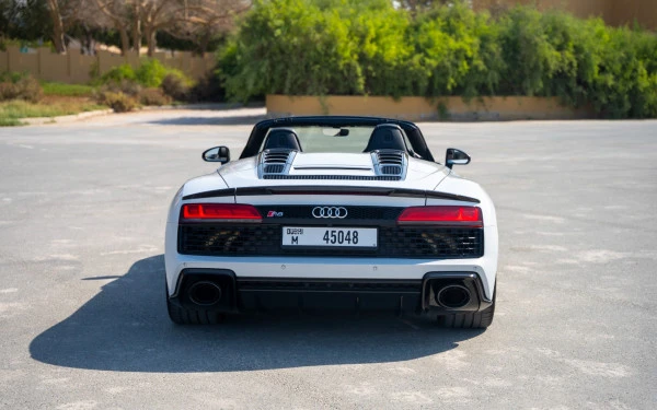  White Audi R8 Spyder Photo 