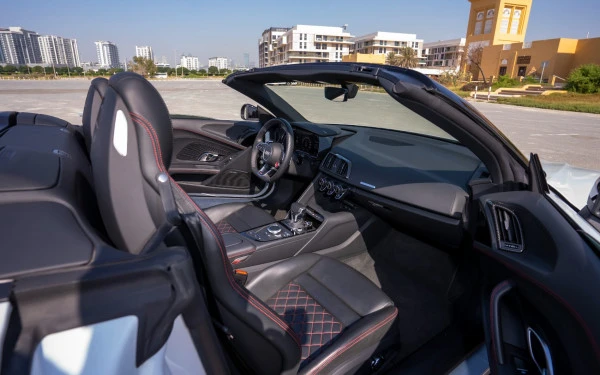  White Audi R8 Spyder Photo 