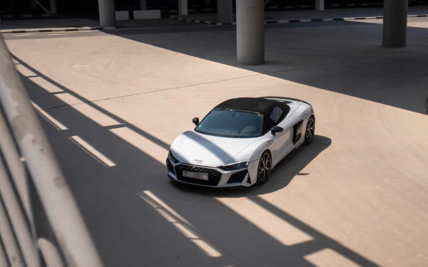  White Audi R8 Spyder Photo 