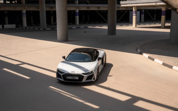  White Audi R8 Spyder Photo 