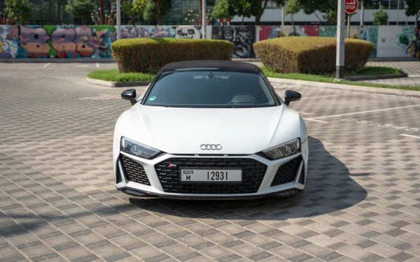  White Audi R8 Spyder Photo 