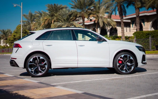  White Audi RSQ8 Photo 